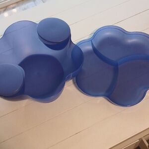 Tupperware chip and dip set